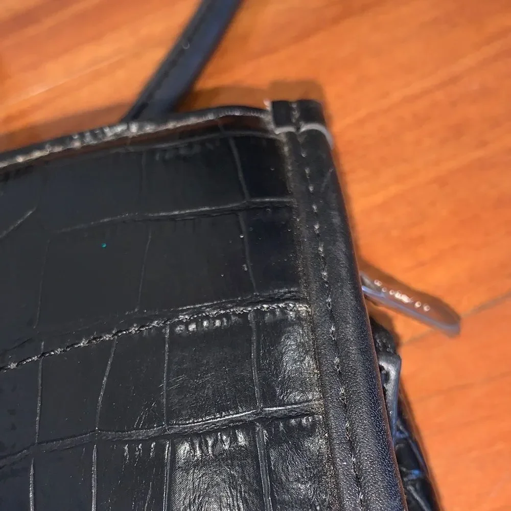 Targus Elegant Black Crocodile-Embossed 16x12in leather Tote Bag